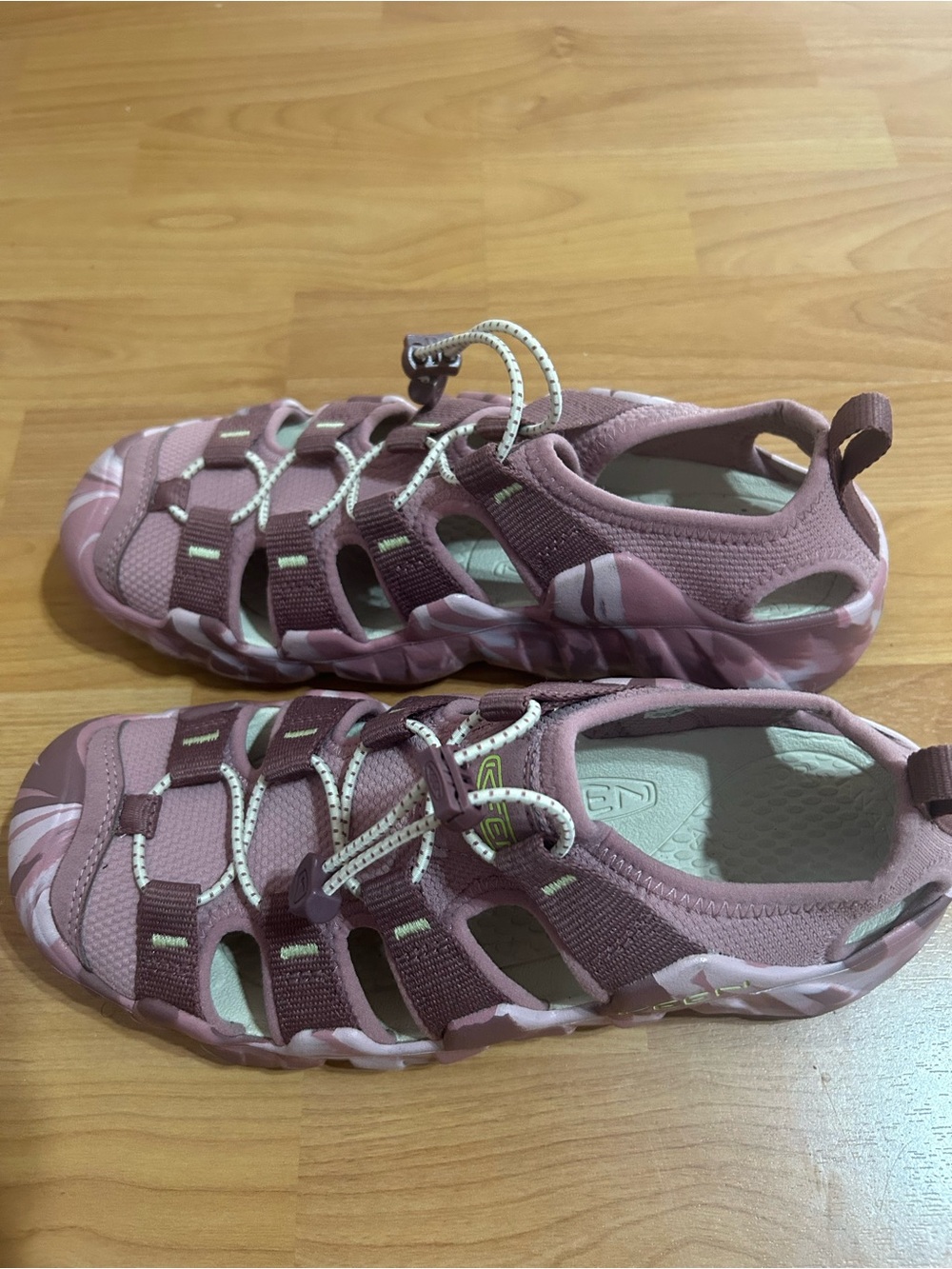 KEEN LIKE NEW Pink Water Shoes/Outdoor Sandals Women Size 9.5 - Picture 2 of 6